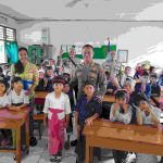 Beri Edukasi dan Serahkan Sarkon, Kanit Binmas Polsek Dentim Bangun Komunikasi Positif dengan Dunia Pendidikan