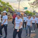 Bhabinkamtibmas Desa Manduang Dampingi Ibu-Ibu PKK Cek Rute Gerak Jalan 5 KM