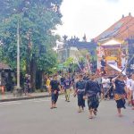 Bhabinkamtibmas Bersama Babinsa dan Pecalang Amankan Upacara Pengabenan di Br. Yangbatu Kauh