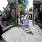 Unit Samapta Polsek Mengwi Gelar Patroli Sore di Kawasan Obyek Wisata Taman Ayun