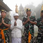 Pangdam IX/Udayana Laksanakan Wisata Religi Ke Pura Sad Kahyangan Lempuyang