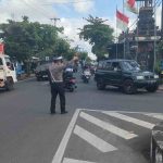 Atensi Jalur Padat, Personel Polsek Abiansemal Laksanakan Pengaturan Lalu Lintas Sore