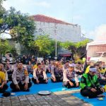 Mohon Keselamatan dan Jaga Soliditas, Polsek Densel Bersama Stakeholder dan Elemen Masyarakat Gelar Persembahyangan di Pura Polsek