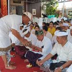 Forkopimcam, Tokoh Adat, dan Agama Hadiri Upacara Piodalan di Pura Kerti Buana Polsek Dentim