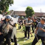 Polres Klungkung Gelar Latihan Sispamkota, Tingkatkan Kesiapsiagaan Personel Hadapi Unjuk Rasa