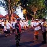 Wujudkan Rasa Aman Polsek Kuta Utara Amankan Tradisi Perang Ketupat.