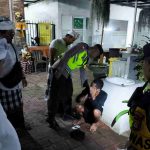 Pemuda Mabuk Terjatuh dari Motor di Denpasar Selatan, Polisi Lakukan Tindakan Cepat
