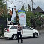 Wujudkan Kamseltibcar Lantas, Personel Polsek Abiansemal Atur Arus Kendaraan Di Titik Padat