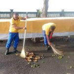 Jelang HUT ke-75, Satpolairud Polres Klungkung Gelar Bakti Sosial Bersih Tempat Ibadah di Pura Watu Klotok.