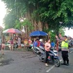 Wujud Pelayanan Polri: Bhabinkamtibmas Amankan Pasar Tihingan Saat Penampahan Galungan
