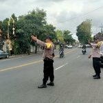 Tergelar Sepanjang Jalur Utama, Polsek Mengwi Lakukan Pengaturan Ciptakan Kamseltibcarlantas Yang Kondusif