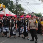 Polsek Kuta Utara Amankan Festival Penjor dan Pujawali Di Pura Puseh Lan  Desa Adat Kerobokan.