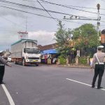 Wujudkan Kamseltibcar Lantas, Polsek Abiansemal Gelar Gatur Sore Rutin Di Jalur Utama