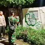 Aksi Vandalisme Kembali Muncul, Bhabinkamtibmas Bersama Babinsa dan Linmas Lakukan Pembersihan