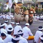 Bhabinkamtibmas Legian Laksanakan Cooling System dan Atensi Piodalan di Pura Desa Adat Legian