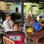 Kapolsek Dawan Jenguk Kelian Banjar Pundukdawa, Sampaikan Dukungan.
