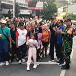 Babinsa Serma Budi Mutar, Atensi Jalan Santai Merayakan HUT LPD Kepaon Ke-35 yang Sukses di Gelar