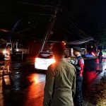 Gerak Cepat UKL Polsek Mengwi Tangani Kabel Listrik Melintang di Tengah Jalan