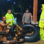 Sat Brimobda Bali Evakuasi Warga Terdampak Banjir Di Desa Melaya Jembrana