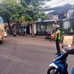 Polsek Mengwi Lakukan Pengaturan Lalu Lintas di Simpang Pasar Cepaka Kapal