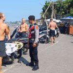 Personel Samapta Polsek Kuta Patroli Ingatkan Pengunjung Waspada Beraktivitas Di Kawasan Pantai
