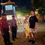 Tingkatkan Keamanan Patroli Dialogis Pam Wisata Polresta Denpasar di Pantai Seminyak, Kuta