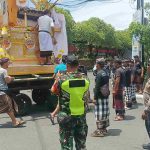 Dua Prosesi Ngaben di Wilayah Dentim, Bhabinkamtibmas bersama Babinsa dan Pecalang Bersinergi Pengamanan