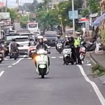 Cegah Kemacetan & Laka Lantas, Personel Polsek Abiansemal Laksanakan Pengaturan Lalin Sore
