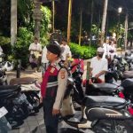 Polsek Dentim Atensi Persembahyangan Hari Raya Siwalatri di Pura Jagatnatha Denpasar