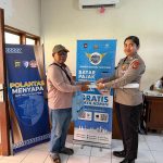 Maksimalkan Pelayanan, Personil Ditlantas Polda Bali Melalui Program Polantas Menyapa pada UPT Samsat Sesetan Denpasar