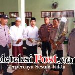 Sambangi Tokoh Agama, Unit Binmas Polsek Dentim Serahkan Karpet dan Sejadah di Mushola Alhikmah