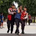 Bawa Sajam dan Konsumsi Miras di Area Publik, Dua Pria Digelandang ke Polsek Dentim