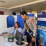 Petugas Dampingi Pemohon Saat Proses Foto SIM, Wujud Pelayanan Humanis Satpas SIM