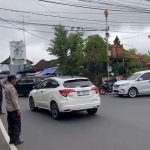 Pengaturan Lalu Lintas Sore Hari, Komitmen Polsek Abiansemal Berikan Rasa Aman