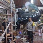 Sambang Ogoh-Ogoh Banjar Kelandis, Bhabinkamtibmas Sumerta Kauh Sampaikan Pesan Kamtibmas kepada STT Satma Cita