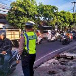Antisipasi Kepadatan, Polsek Abiansemal Laksanakan Pengaturan Lalin Sore Hari