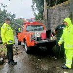 Cuaca Ekstrem, Polsek Mengwi Sigap Tangani Bencana Alam