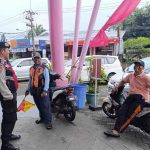 Cegah Curanmor, Samapta Polsek Mengwi Ingatkan Juru Parkir Swalayan Clandys