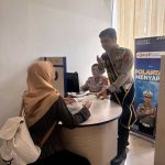 Pelayanan Humanis Satpas SIM Polresta Denpasar, Petugas Dampingi Pemohon Saat Pendataan Identitas