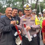 Ops Keselamatan Agung 2026 Polresta Denpasar : Kasat Lantas Berikan Penyuluhan Kamseltibcarlantas kepada Sopir Truk