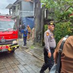 Korsleting Listrik Picu Kebakaran Rumah di Jl. Tirta Lepang, Polsek Dentim Lakukan Pengamanan di Sekitar Lokasi