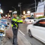 Polsek Kuta Utara Strong Point Malam Hari Lancarkan Arus Lalin Di Jalur Wisata