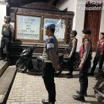 Polsek Nusa Penida Amankan Sholat Tarawih di Masjid Al-Imron Toyapakeh.