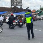 Antisipasi Kemacetan Sore Hari, Polsek Abiansemal Turunkan Personel Atur Lalin