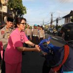 Kapolda Bali Berbagi Takjil di Bulan Suci Ramadhan