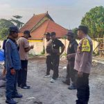Pendataan Penduduk Pendatang, Bhabinkamtibmas Pererenan Kolaborasi dengan Pemdes Sidak Bedeng Proyek