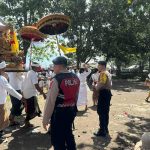 Jelang Nyepi Tahun Saka 1948, Polres Klungkung Kawal Prosesi Melasti di Pantai Klotok