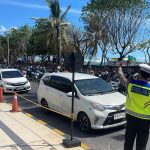 Ops Ketupat Agung 2026: Personel Intensifkan Pengaturan Lalin di Jalan Pantai Kuta demi Kenyamanan Wisatawan