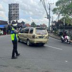 Pengaturan Lalu Lintas Minggu Sore, Polsek Abiansemal Antisipasi Lonjakan Aktivitas Masyarakat