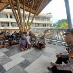 Polsek Kuta Utara Jumat Curhat Ajak Pekerja Bangunan Jaga Kamtibmas Jelang  Nyepi Dan Idul Fitri